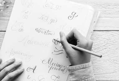 求战士幻化装备好入手点的至少可以单刷的,一套黄金色或者红色或者一套白的有吗~请注明出处~勿用缩写~~